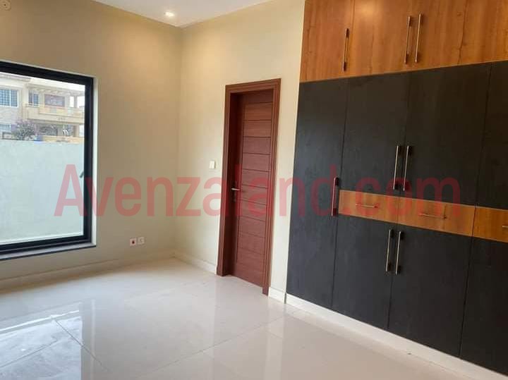 10 Marla House for sale Wall Street Bahria Enclave.