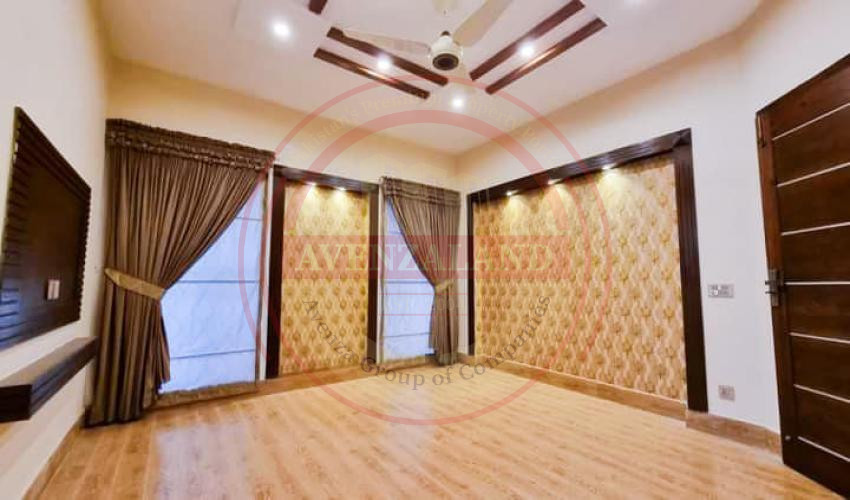 10 Marla House For Sale In Bahria Town Lahore