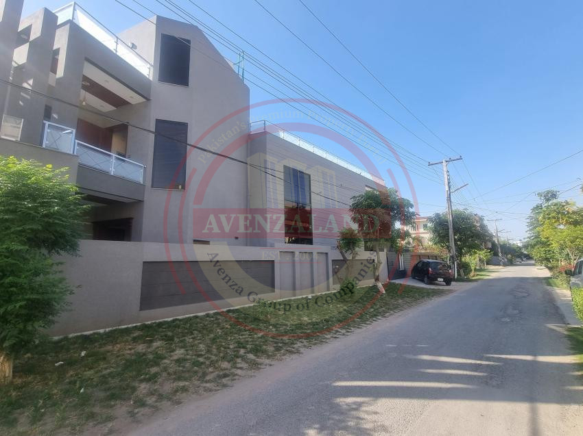 12 Marla Corner House For Sale 