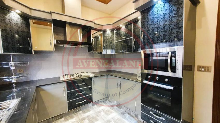 10 Marla House For Sale In Bahria Town Lahore