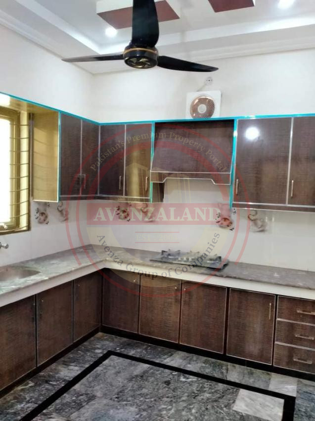 10 Marla House Available For Sale In Central Park Housing Scheme Lahore
