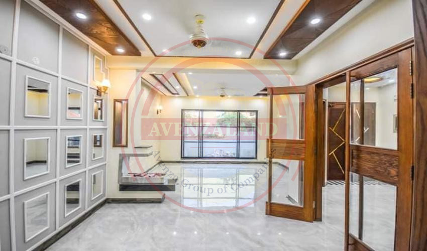 10 Marla House Available For Sale In DHA Lahore