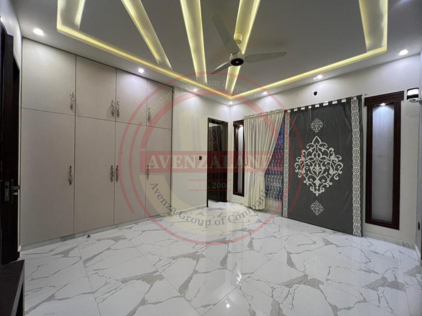10 Marla House For Sale Bahria Town Lahore