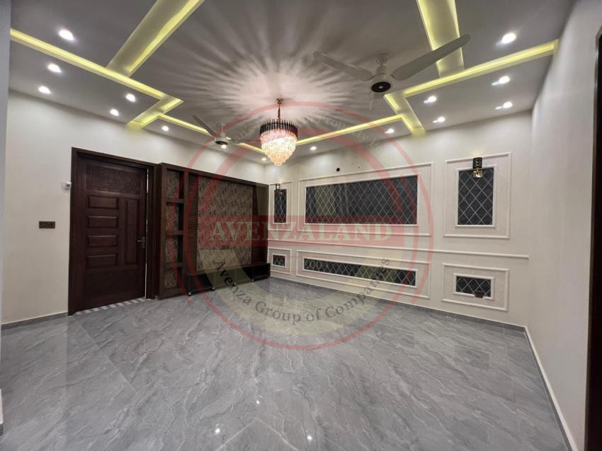 10 Marla House Available For Sale In Bahria Town Sector C Lahore