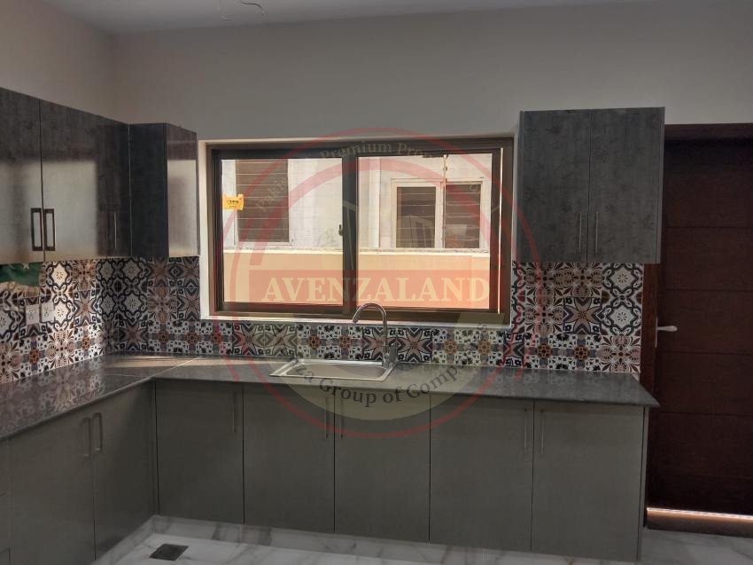 10 Marla House For Sale In Park View City Lahore.