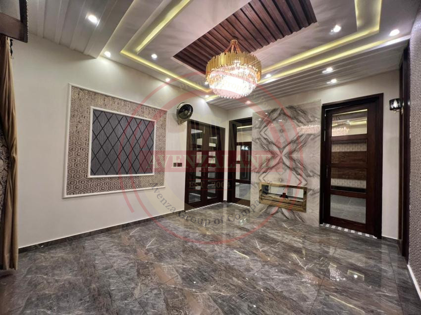 10 Marla House Available For Sale In Bahria Town Sector C Lahore