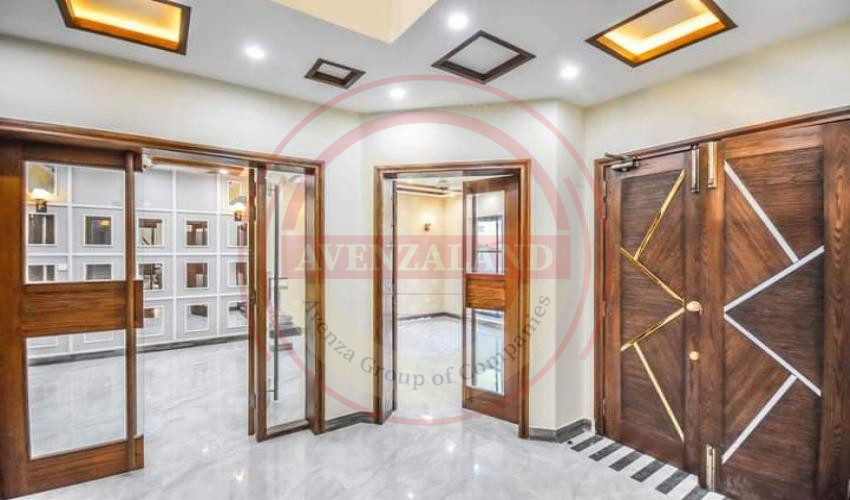 10 Marla House Available For Sale In DHA Lahore