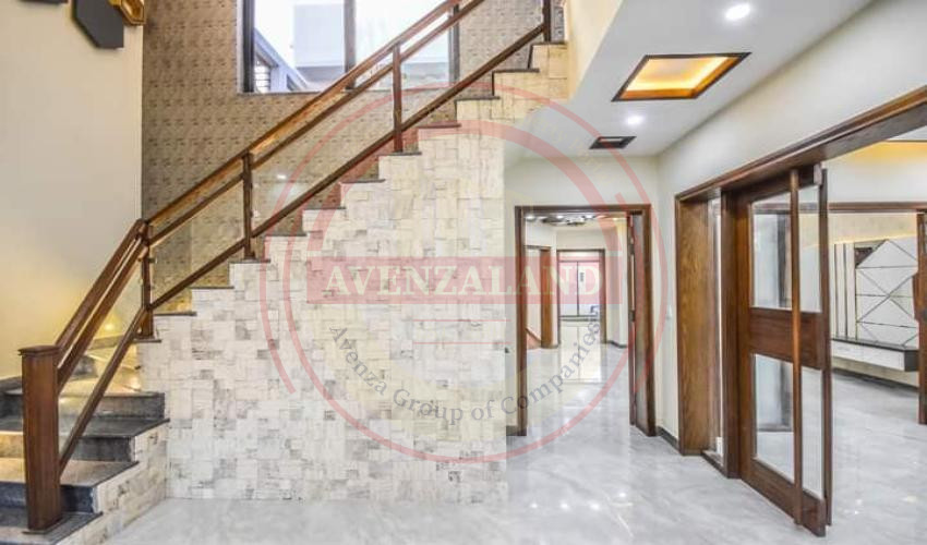 10 Marla House Available For Sale In DHA Lahore