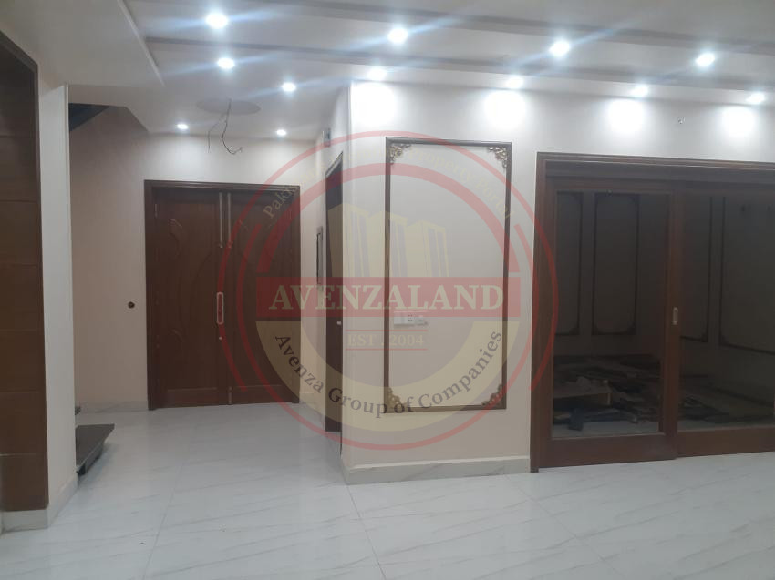 10 Marla House Available For Sale In Gardens Canal Road Faisalabad