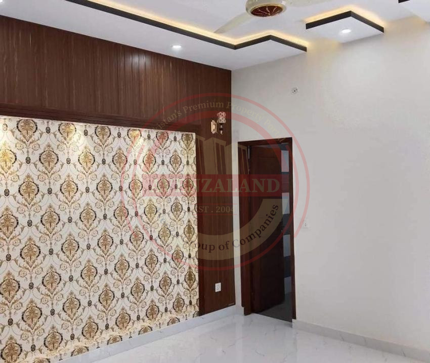 10 Marla House Available For Sale In Central Park Housing Scheme Lahore