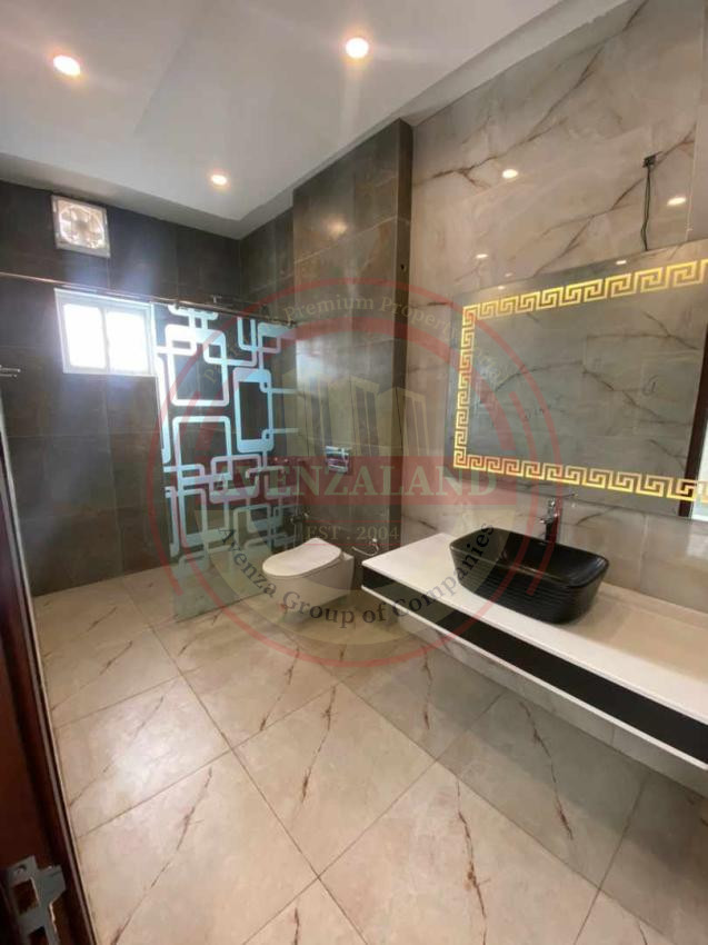 10 Marla House Available For Sale In Bahria Town Phase 2 Rawalpindi