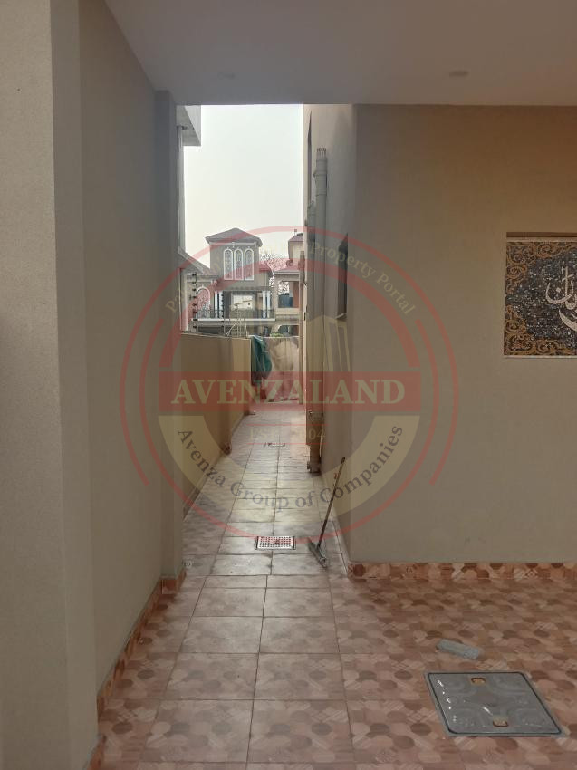 10 Marla House For Sale In Park View City Lahore.