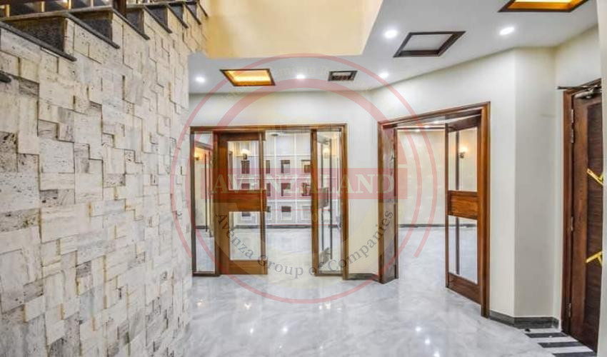 10 Marla House Available For Sale In DHA Lahore
