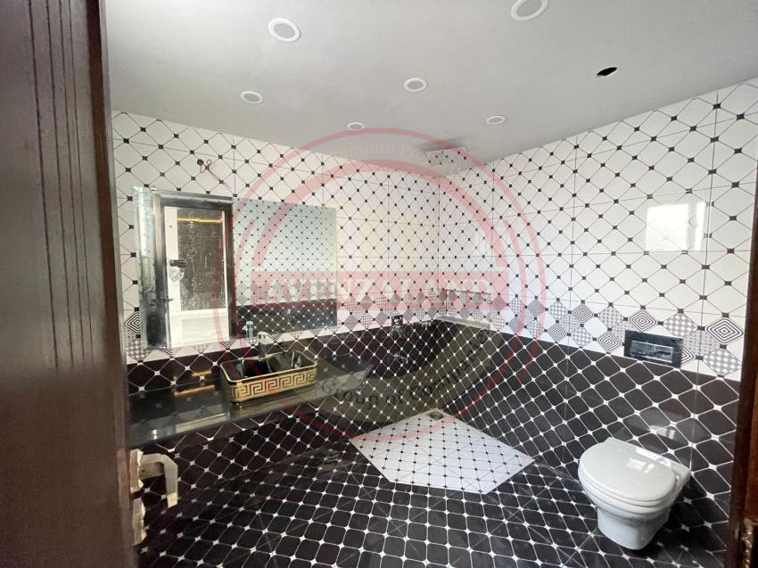 10 Marla House For Sale In Lake City Lahore