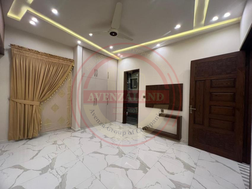10 Marla House For Sale Bahria Town Lahore