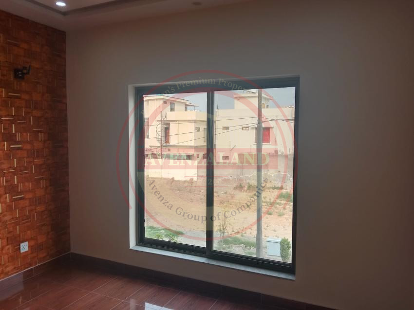 10 Marla House For Sale In Park View City Lahore.