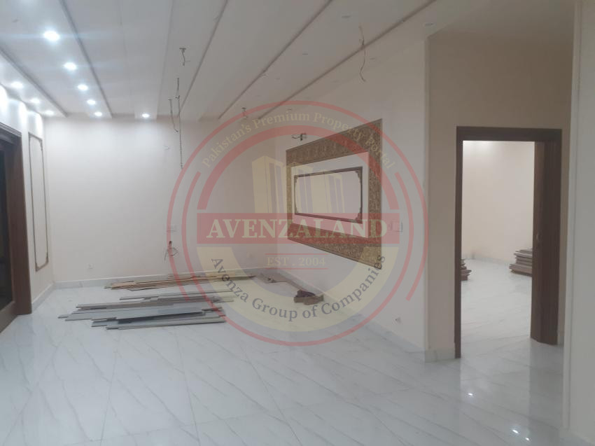10 Marla House Available For Sale In Gardens Canal Road Faisalabad
