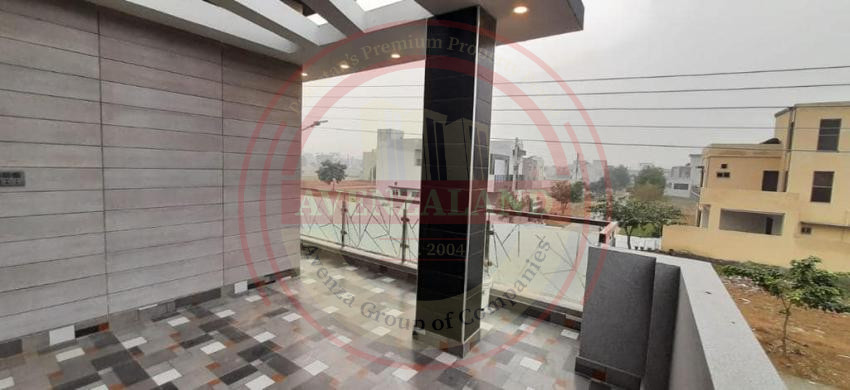 8 Marla House For Sale In DHA Lahore.