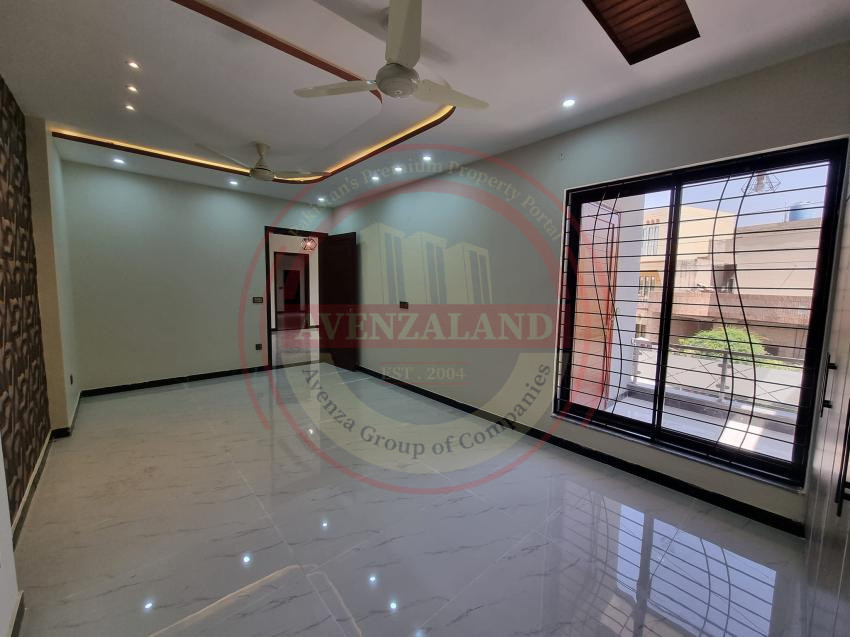 12 Marla Corner House For Sale 
