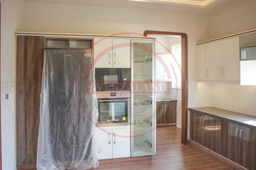 1 Kanal House For Sale In Johar Town, Lahore.
