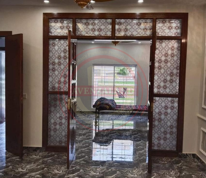 10 Marla House Available For Sale In Central Park Housing Scheme Lahore