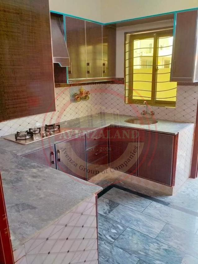 10 Marla House Available For Sale In Central Park Housing Scheme Lahore