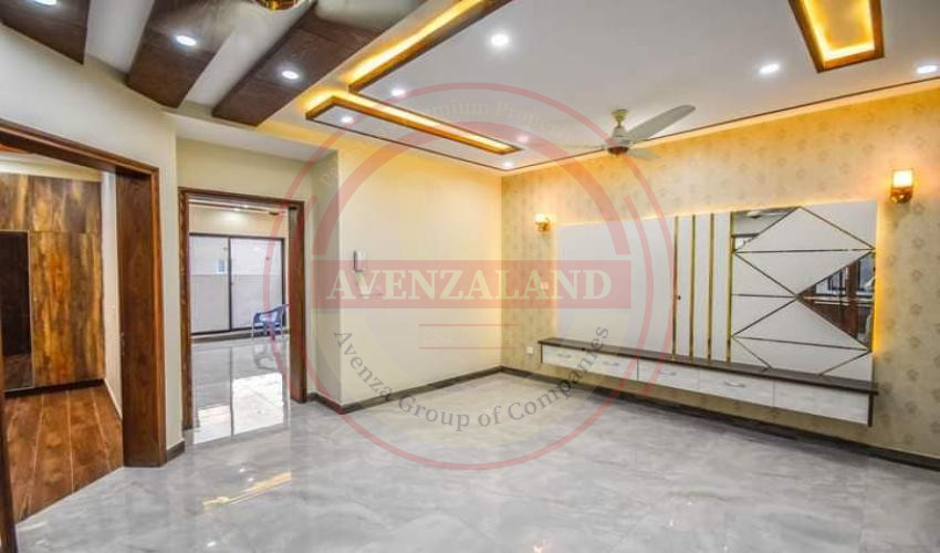 10 Marla House Available For Sale In DHA Lahore