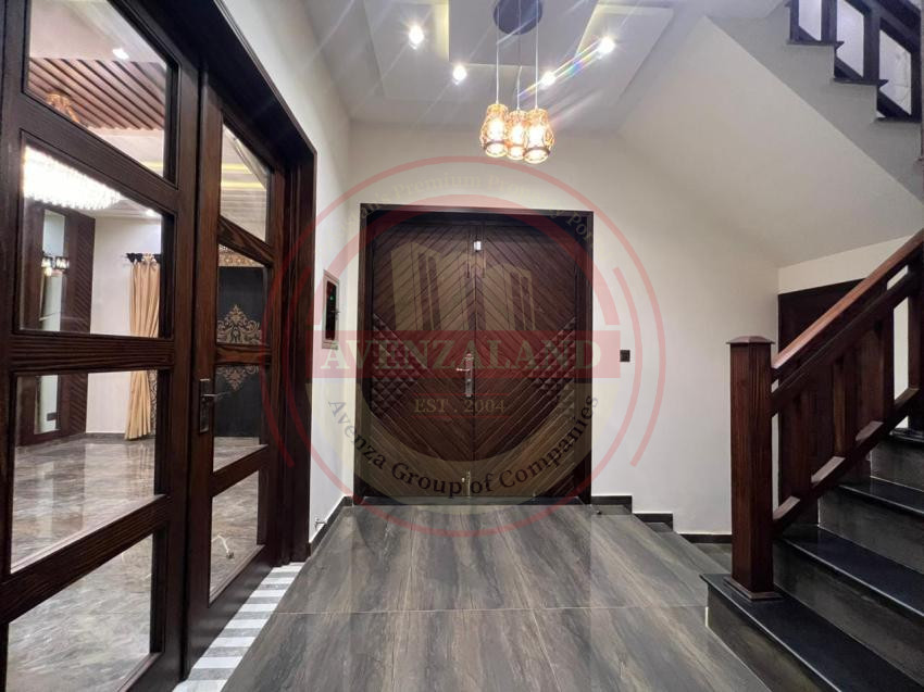 10 Marla House Available For Sale In Bahria Town Sector C Lahore