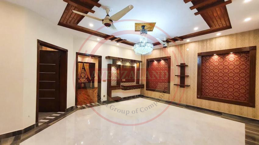 10 Marla House For Sale In Bahria Town Lahore