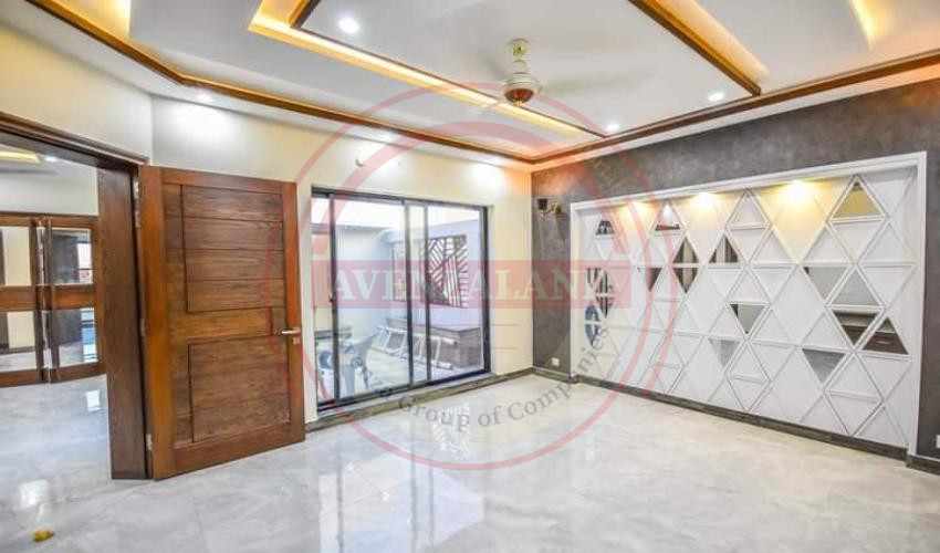 10 Marla House Available For Sale In DHA Lahore