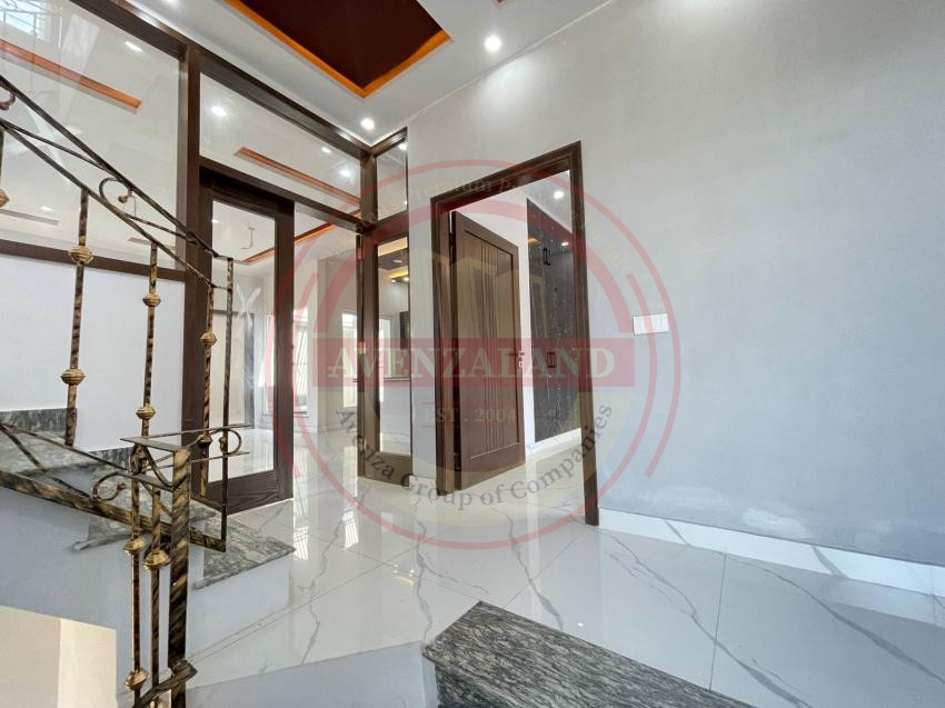10 Marla House For Sale In Lake City Lahore