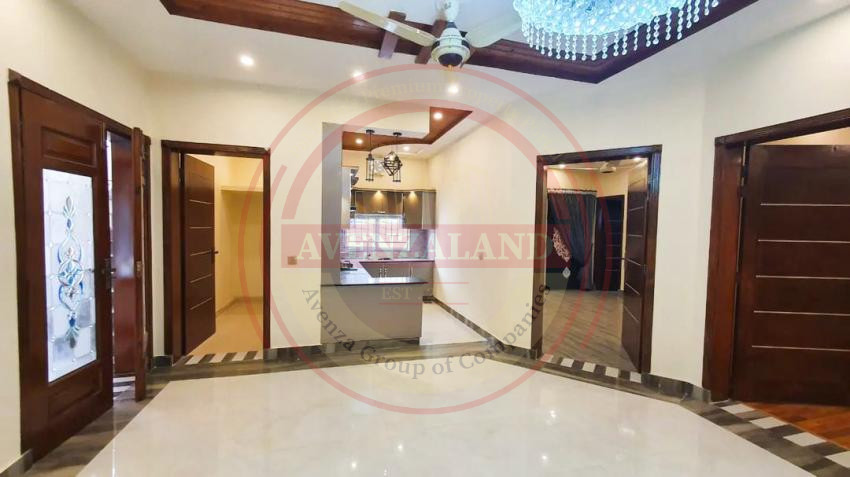 10 Marla House For Sale In Bahria Town Lahore
