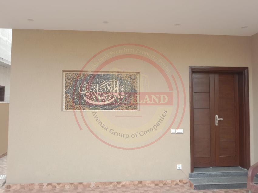 10 Marla House For Sale In Park City, Lahore.