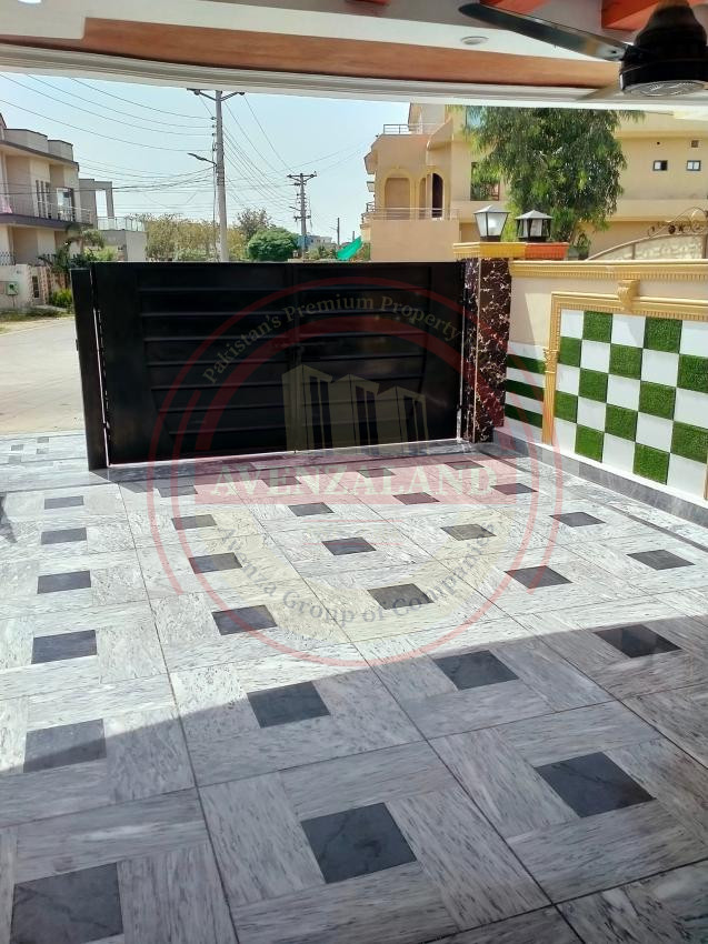 10 Marla House For sale in central park housing scheme Lahore