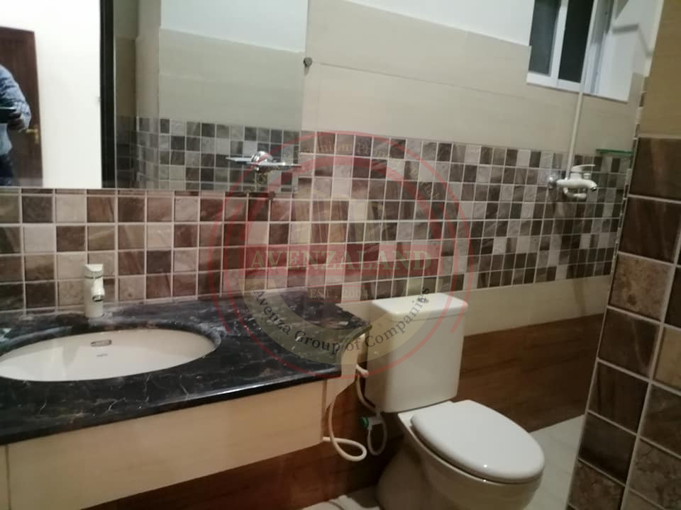 10 Marla House Available For sale In Faisalabad