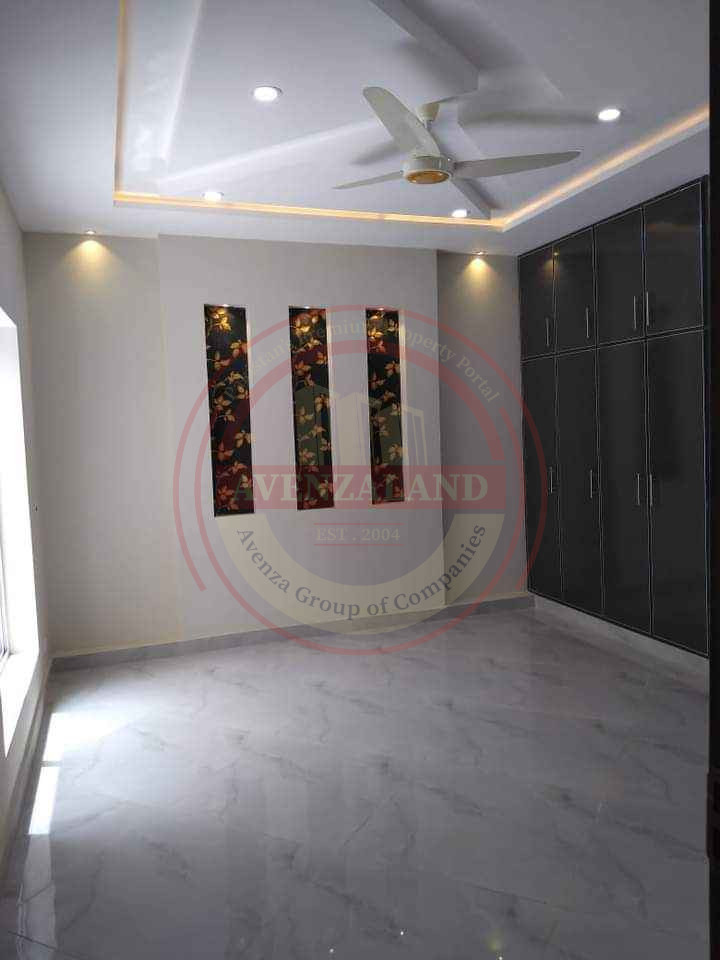 10 Marla House For Sale In Model Town Multan.