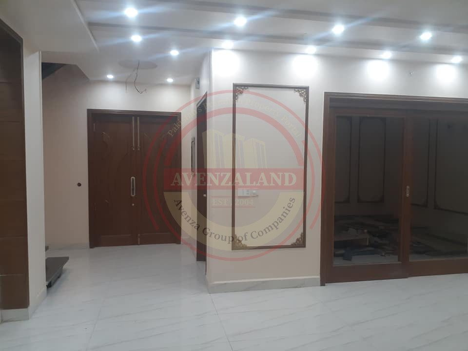 10 Marla House Available For sale In Faisalabad