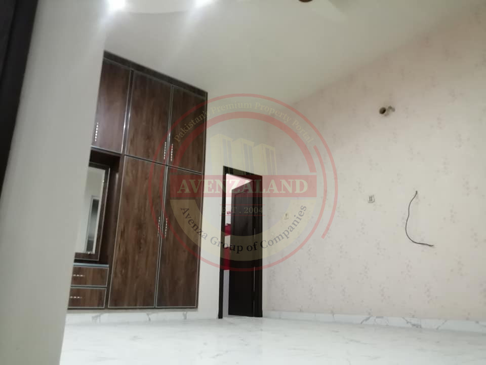 10 Marla House Available For sale In Faisalabad