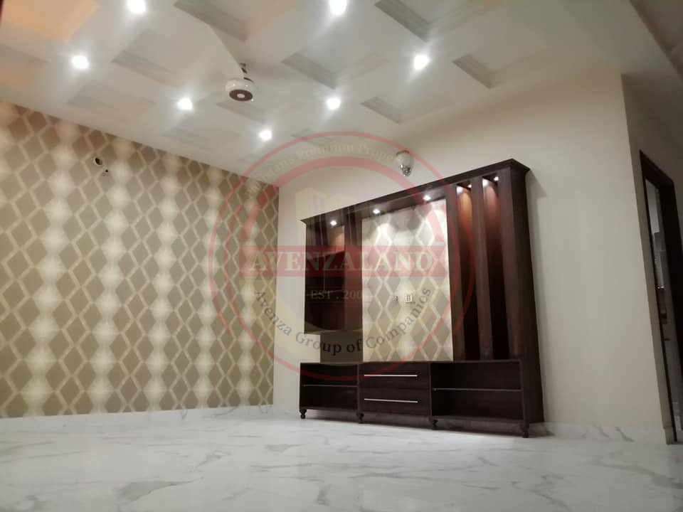 10 Marla House Available For sale In Faisalabad