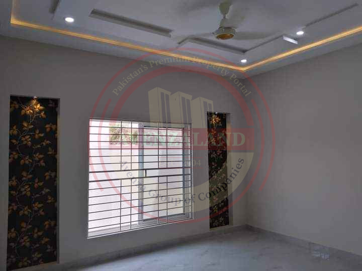 10 Marla House For Sale In Model Town Multan.