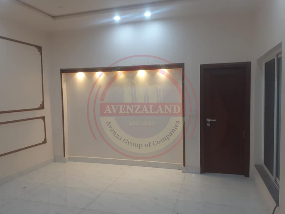 10 Marla House Available For sale In Faisalabad