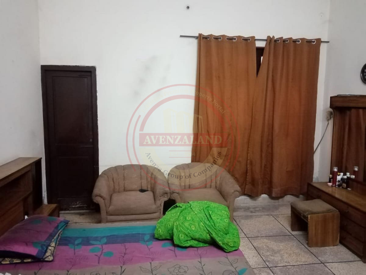 9 Marla House for Sale in  Khayaban Colony no.3, Faisalabad