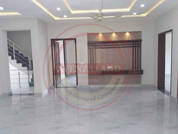 10 Marla House For Sale In Model Town Multan.