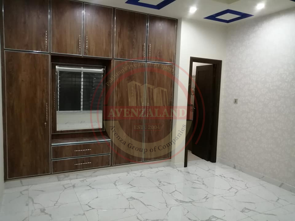 10 Marla House Available For sale In Faisalabad