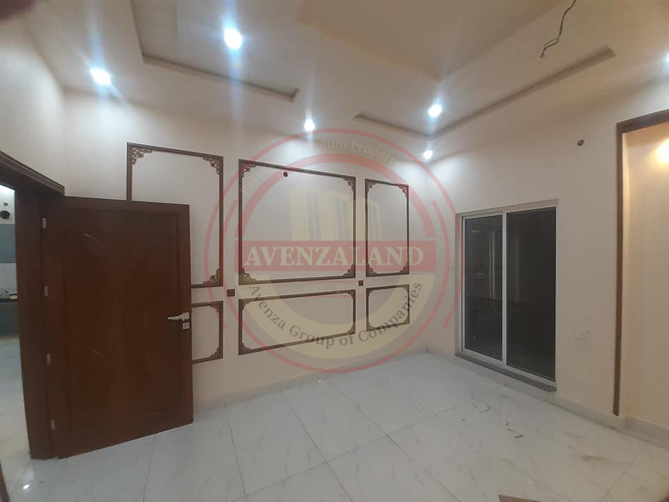 10 Marla House Available For sale In Faisalabad