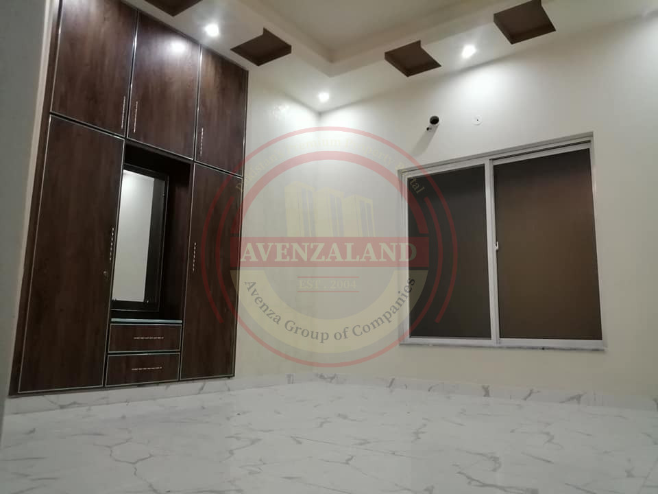 10 Marla House Available For sale In Faisalabad