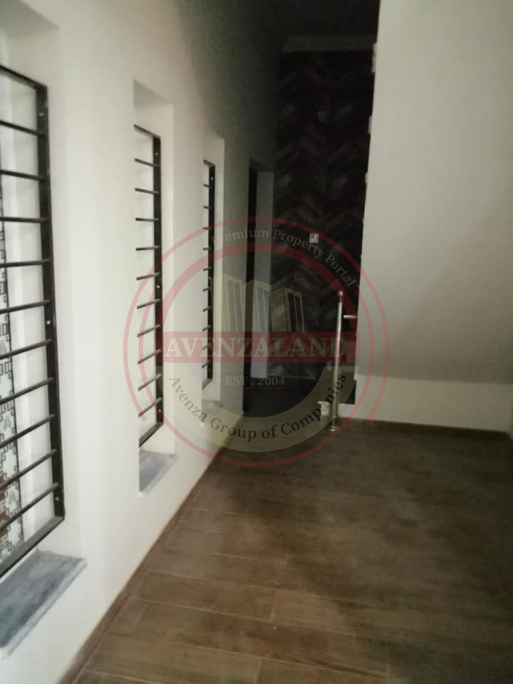 10 Marla House Available For sale In Faisalabad
