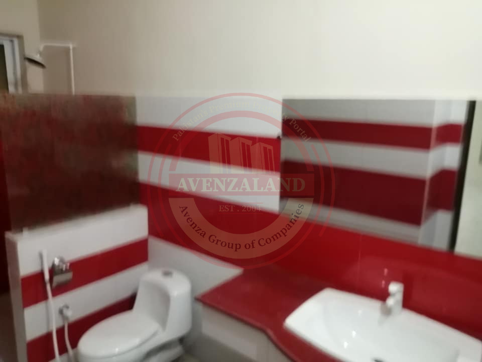 10 Marla House Available For sale In Faisalabad