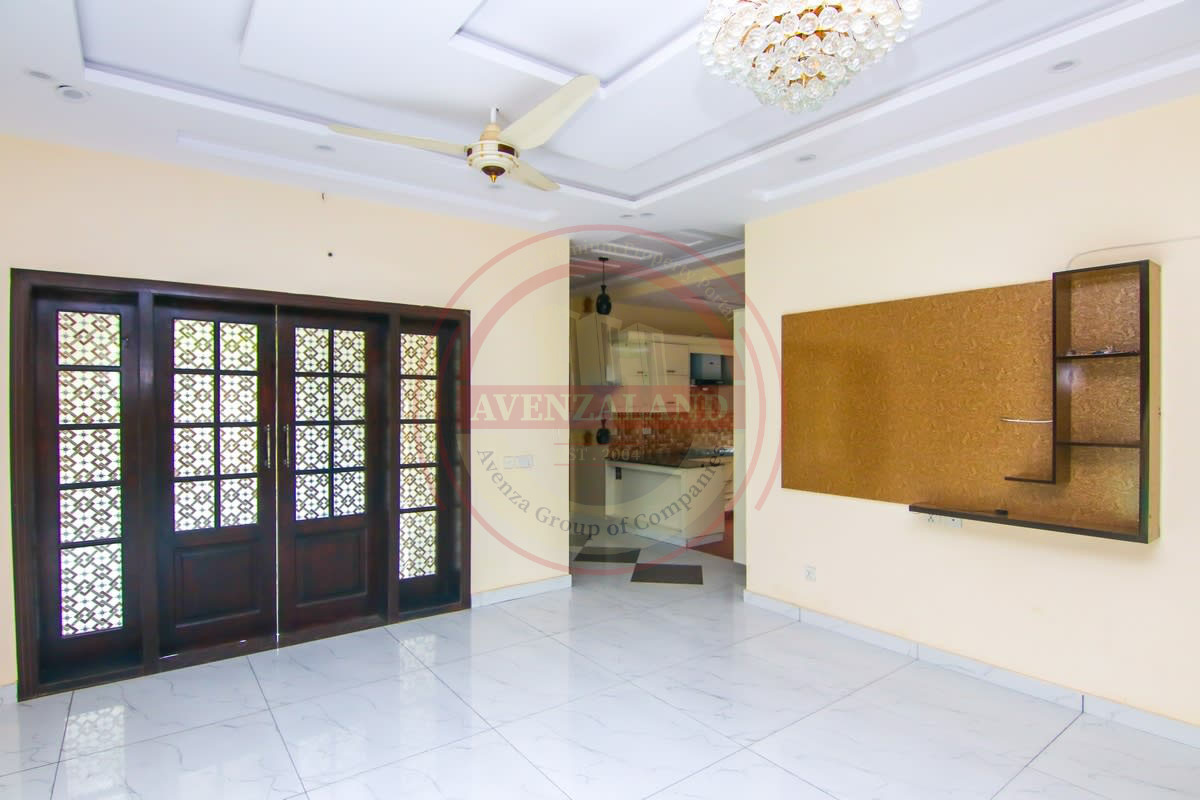 10 Marla House for Sale Bahria Town Phase 8, Rawalpindi