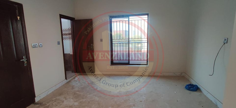 5 Marla House  In New Model Town